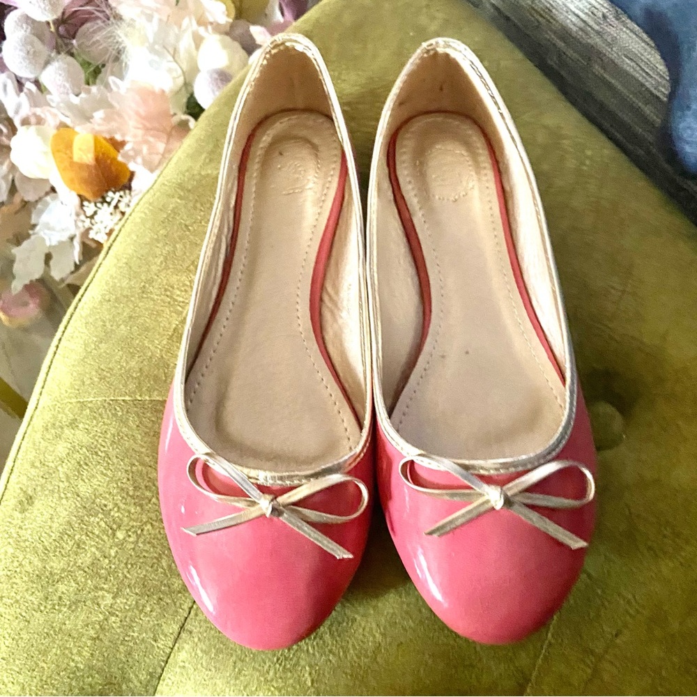 BALLERINA FLATS BARBIE HOT PINK PATENT GOLD TRIM BOW SHOES GOLD LINED SIZE 8